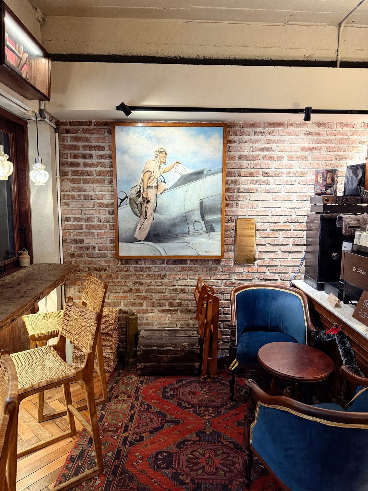 Defensa Coffee Outpost interior